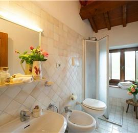 A selection of 2-3 bedroom apartments with shared pool near Florence, Sleeps 4-6